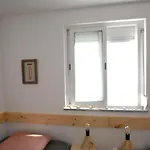 Algarve Surf House Homestay Raposeira (Faro)